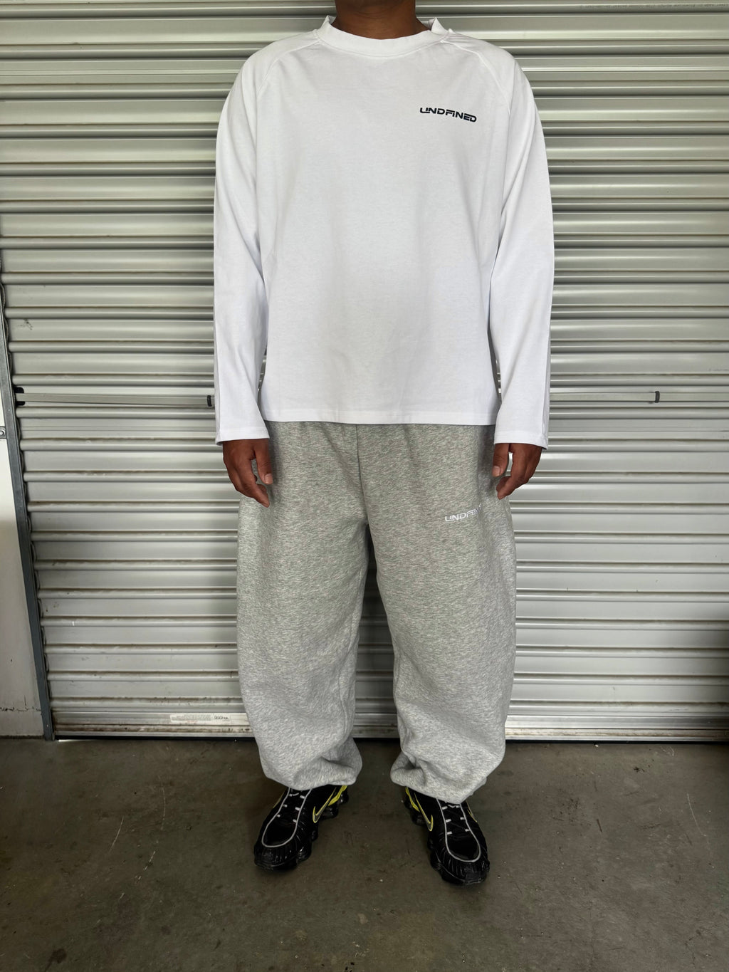 UN LONG-SLEEVE TEE | WHITE