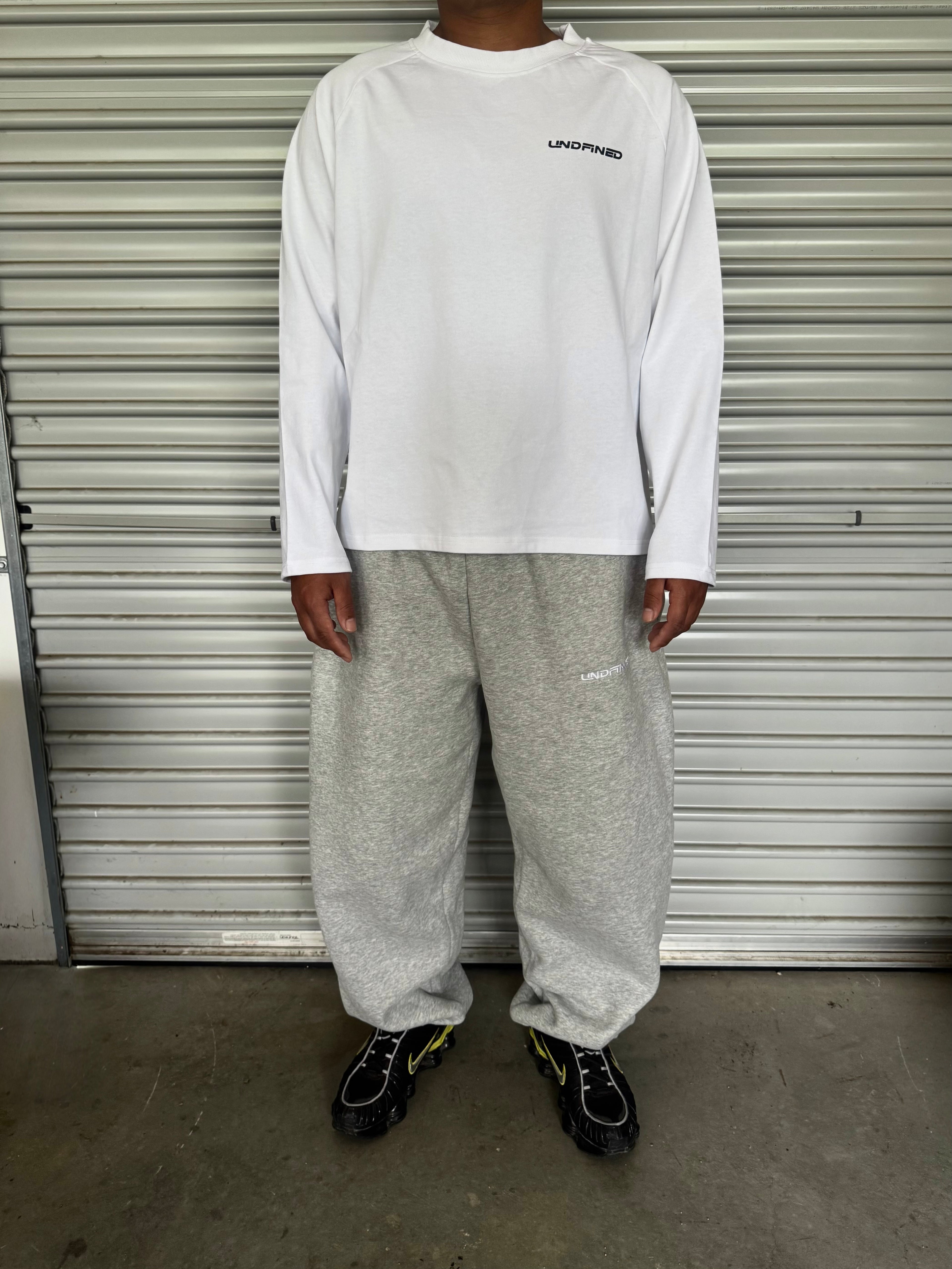 UN LONG-SLEEVE TEE | WHITE