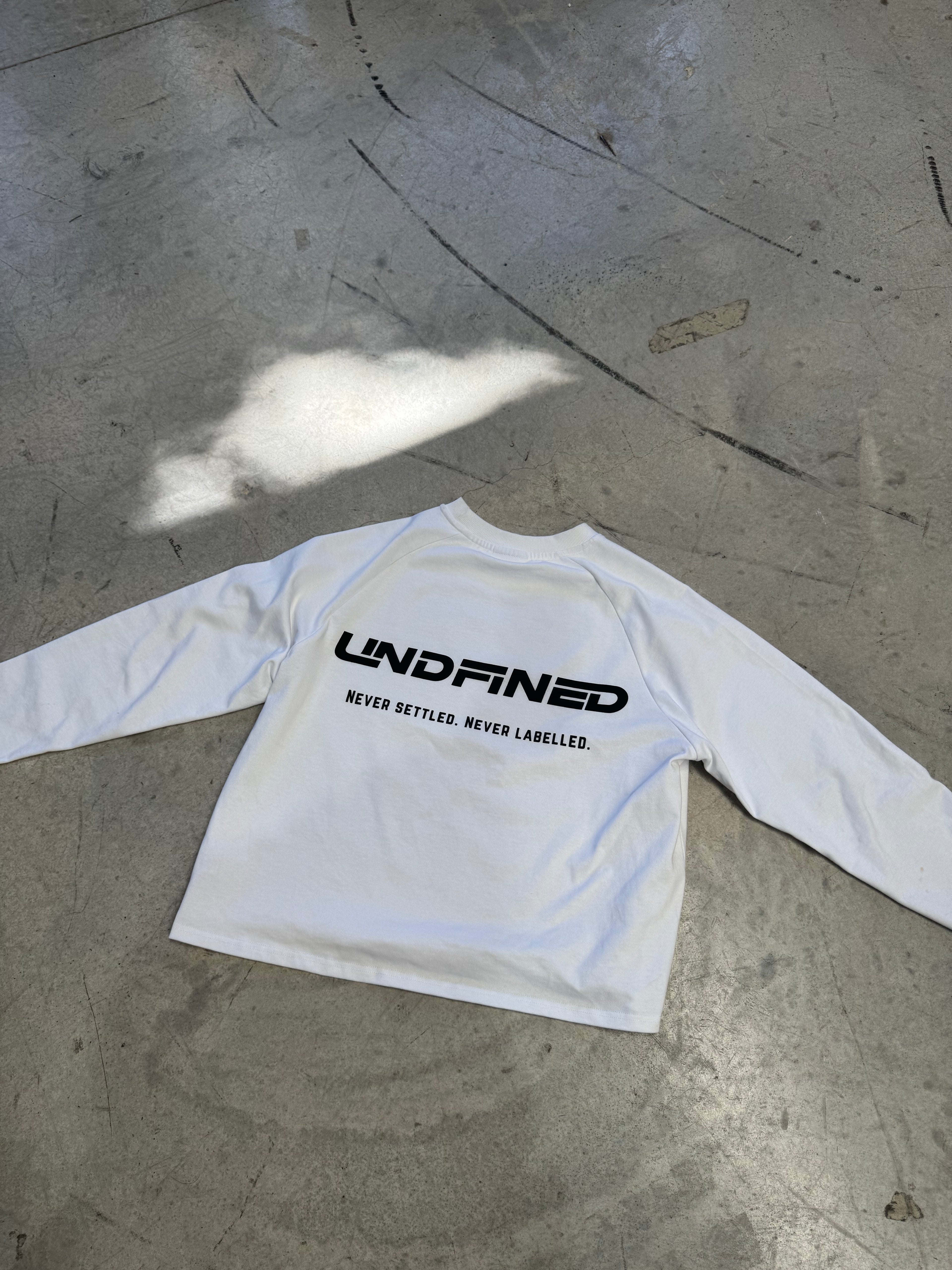 UN LONG-SLEEVE TEE | WHITE