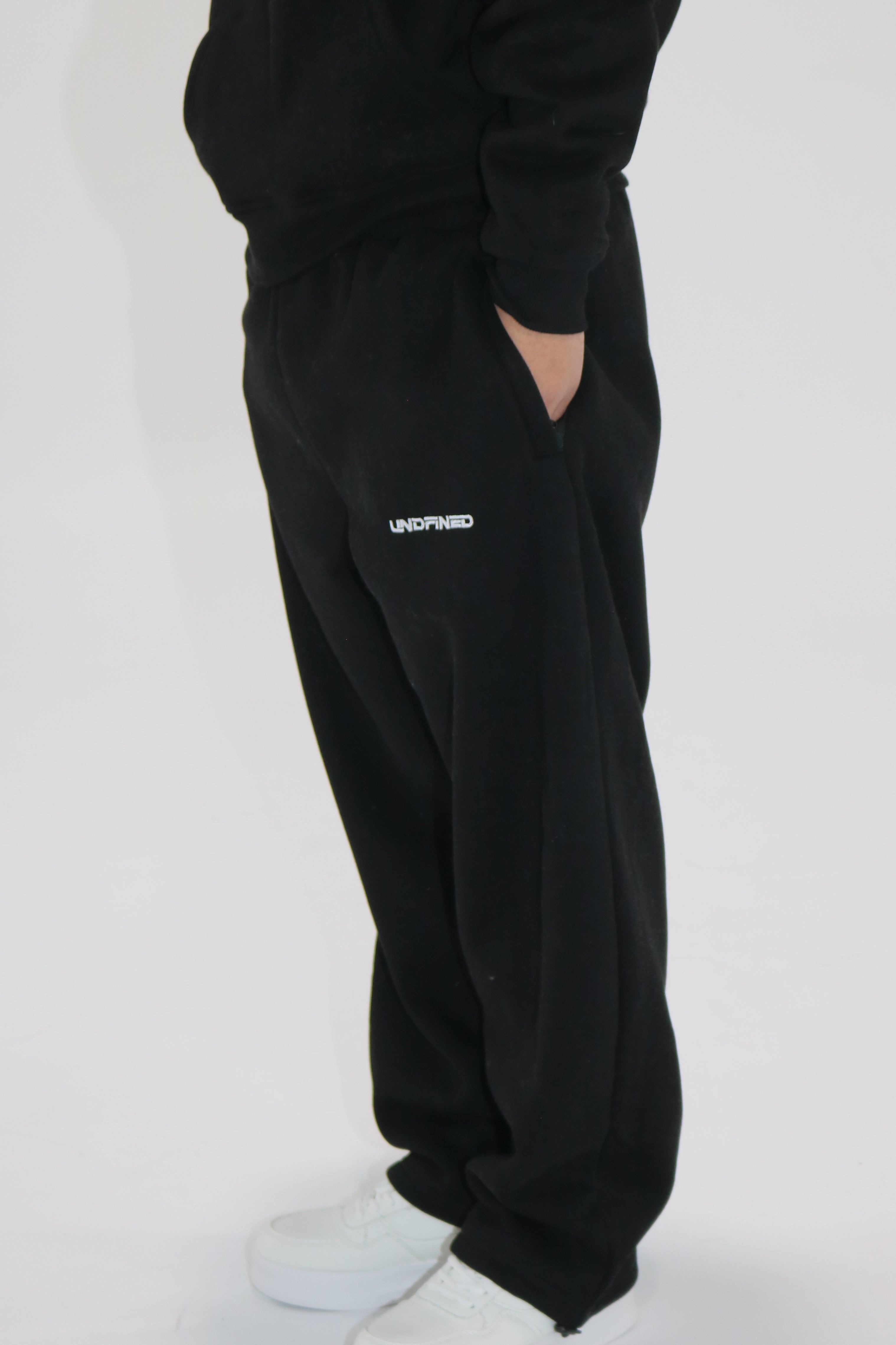 BAGGY SWEATS | BLACK